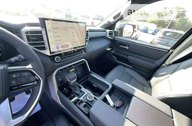 Внедорожник / Кроссовер Toyota Sequoia 2024 в 