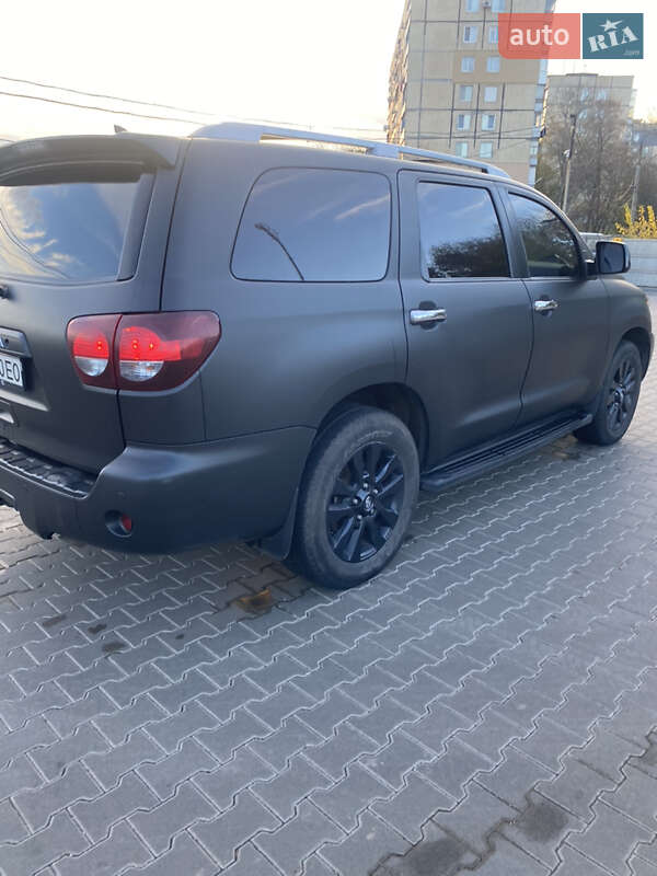 Позашляховик / Кросовер Toyota Sequoia 2017 в Кривому Розі