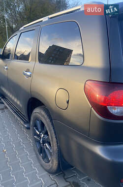 Внедорожник / Кроссовер Toyota Sequoia 2017 в 