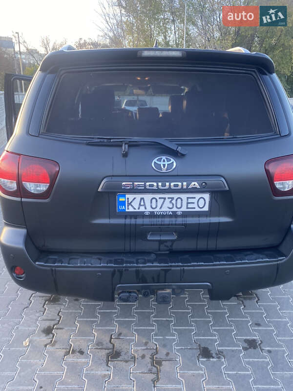 Позашляховик / Кросовер Toyota Sequoia 2017 в Кривому Розі