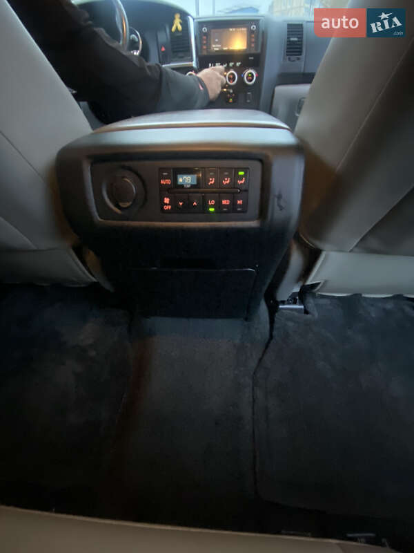 Позашляховик / Кросовер Toyota Sequoia 2017 в Кривому Розі