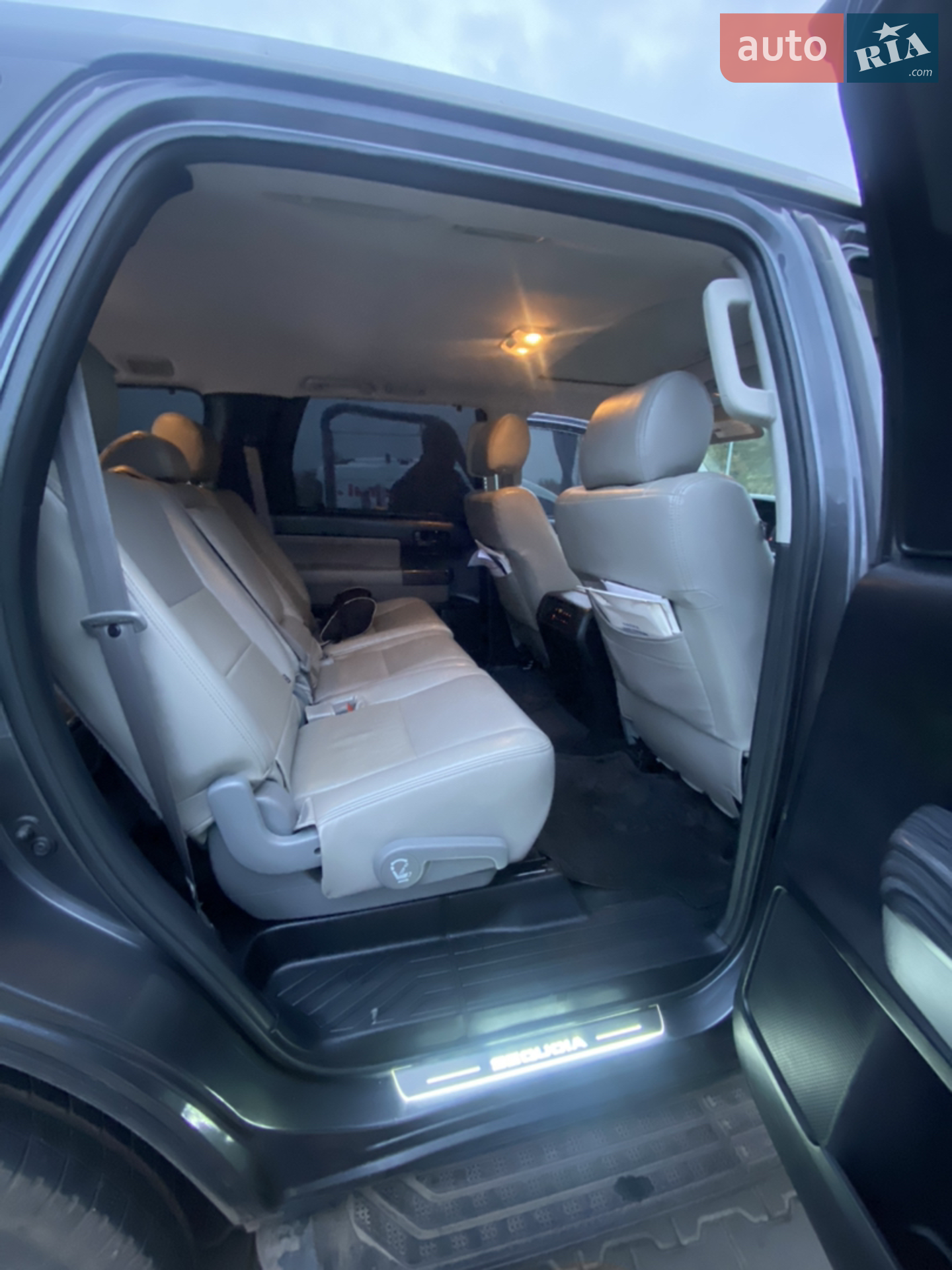 2017 Toyota Sequoia - мініатюра 19