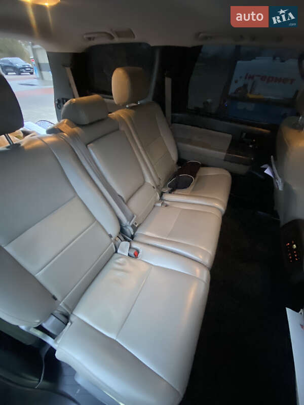 Позашляховик / Кросовер Toyota Sequoia 2017 в Кривому Розі