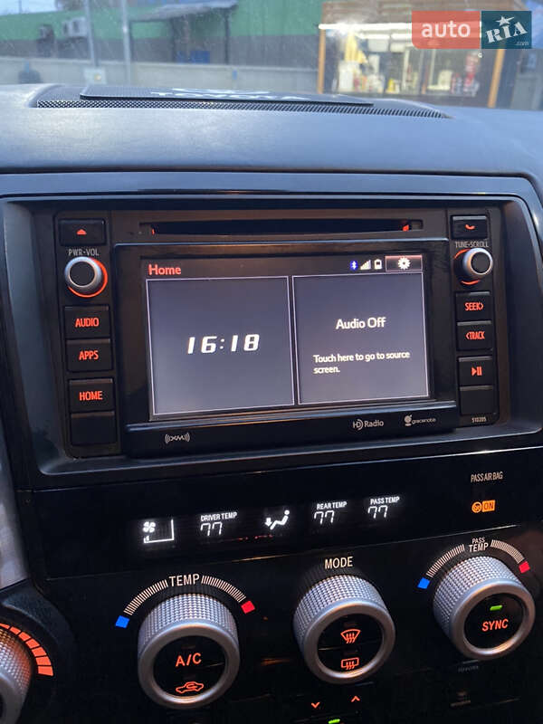 Позашляховик / Кросовер Toyota Sequoia 2017 в Кривому Розі