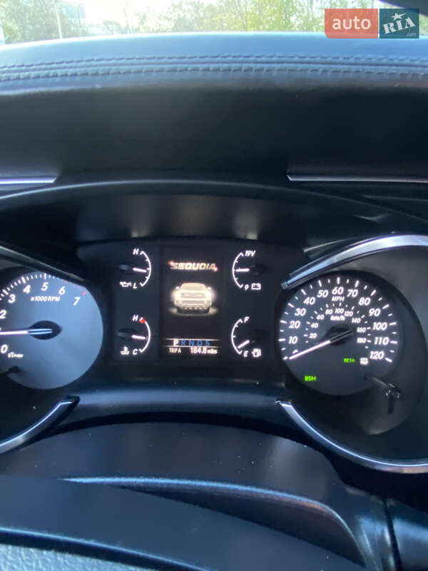 Позашляховик / Кросовер Toyota Sequoia 2017 в Кривому Розі