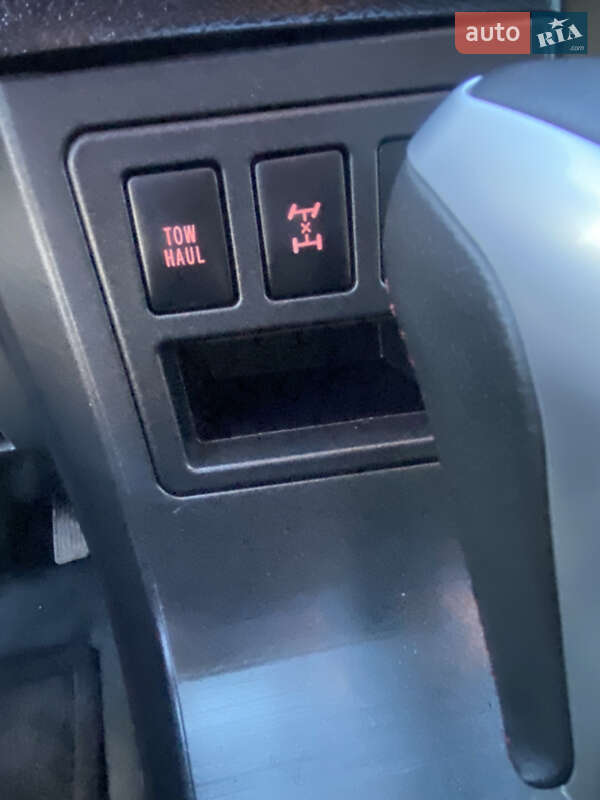 Позашляховик / Кросовер Toyota Sequoia 2017 в Кривому Розі