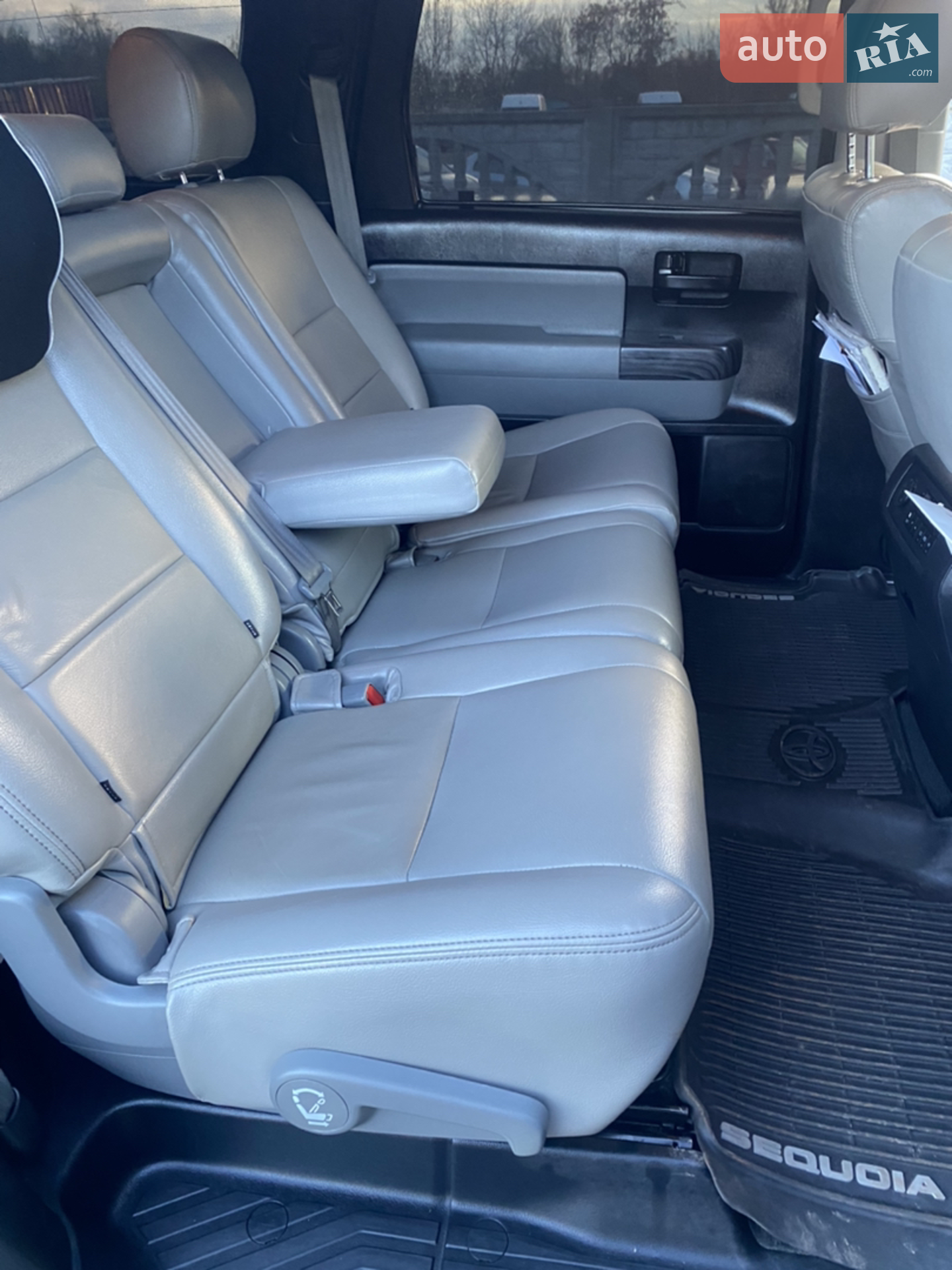 2017 Toyota Sequoia - мініатюра 66