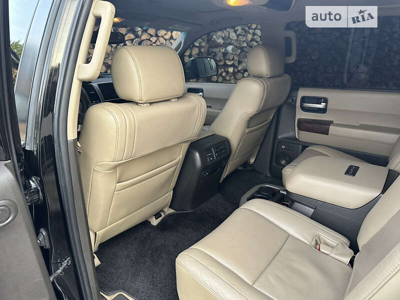 Внедорожник / Кроссовер Toyota Sequoia 2010 в Киеве