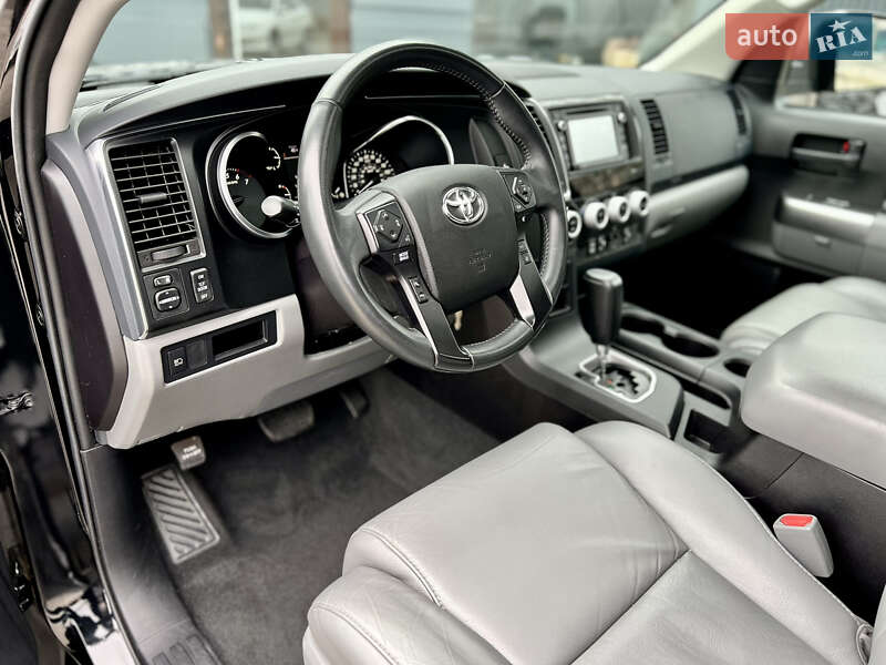 Позашляховик / Кросовер Toyota Sequoia 2018 в Одесі