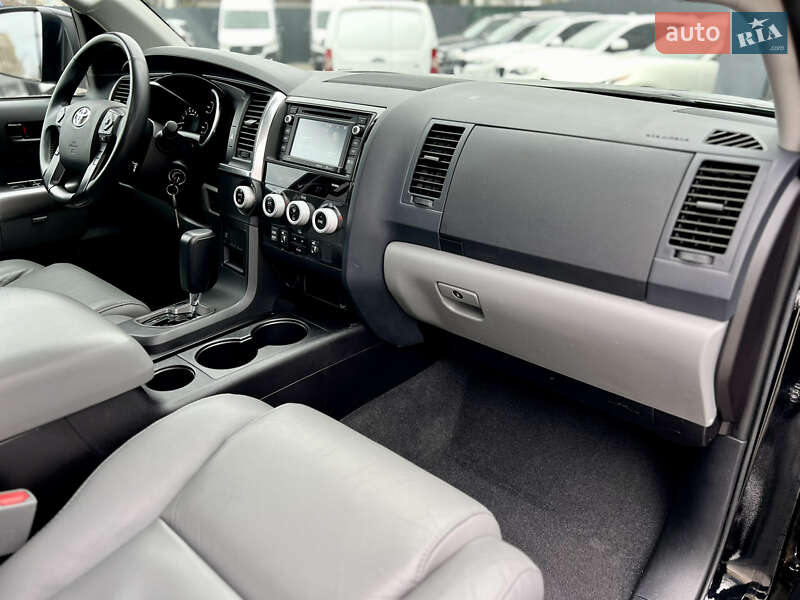 Позашляховик / Кросовер Toyota Sequoia 2018 в Одесі