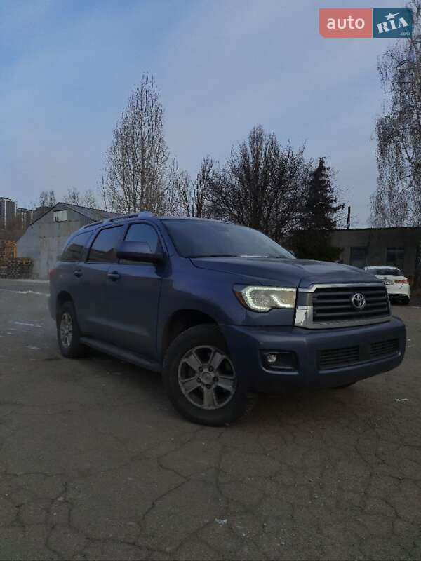 Внедорожник / Кроссовер Toyota Sequoia 2018 в Киеве