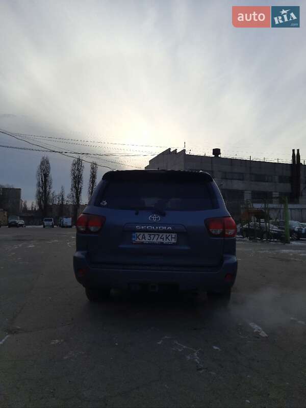 Внедорожник / Кроссовер Toyota Sequoia 2018 в Киеве