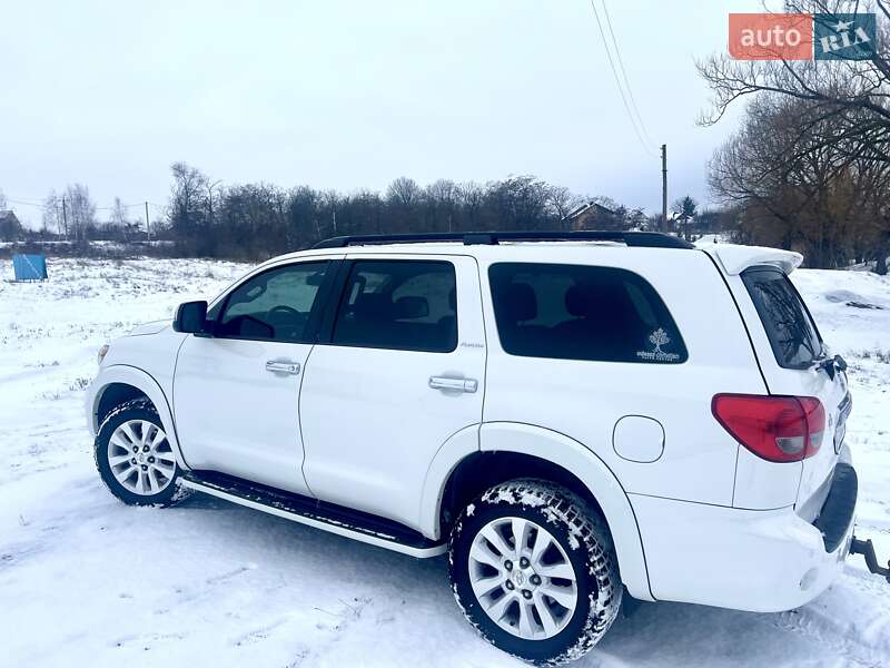 Позашляховик / Кросовер Toyota Sequoia 2013 в Умані