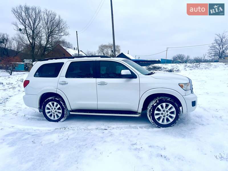 Позашляховик / Кросовер Toyota Sequoia 2013 в Умані