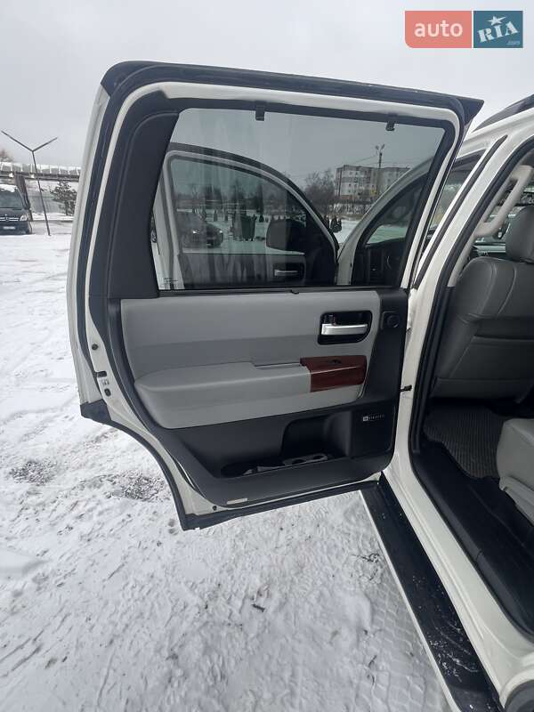 Позашляховик / Кросовер Toyota Sequoia 2013 в Умані