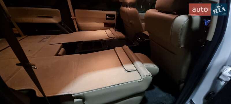 Позашляховик / Кросовер Toyota Sequoia 2016 в Києві фото 2 Позашляховик / Кросовер Toyota Sequoia 2016 в Києві