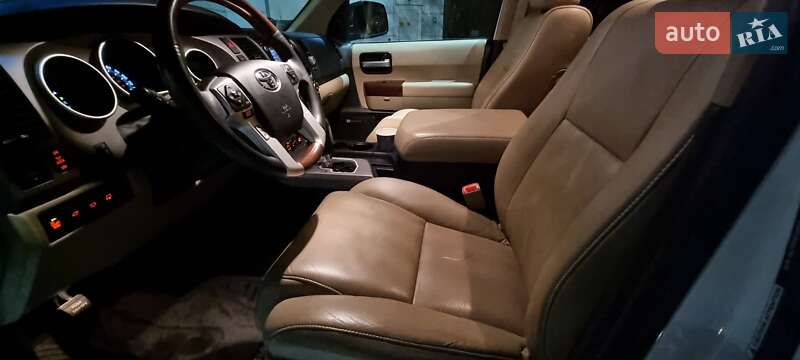 Позашляховик / Кросовер Toyota Sequoia 2016 в Києві фото 13 Позашляховик / Кросовер Toyota Sequoia 2016 в Києві