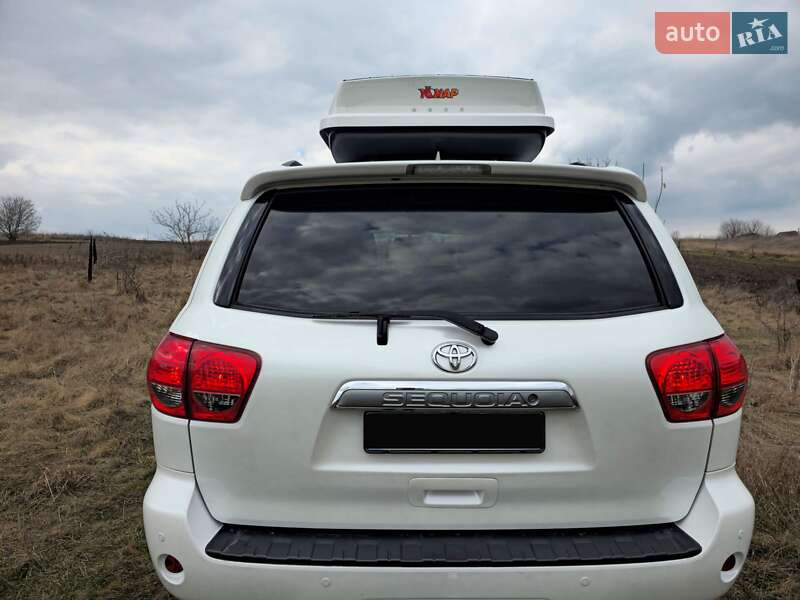 Позашляховик / Кросовер Toyota Sequoia 2016 в Києві фото 36 Позашляховик / Кросовер Toyota Sequoia 2016 в Києві