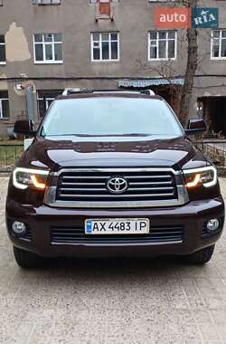 Внедорожник / Кроссовер Toyota Sequoia 2017 в 