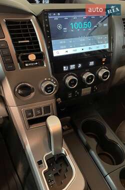 Внедорожник / Кроссовер Toyota Sequoia 2017 в 