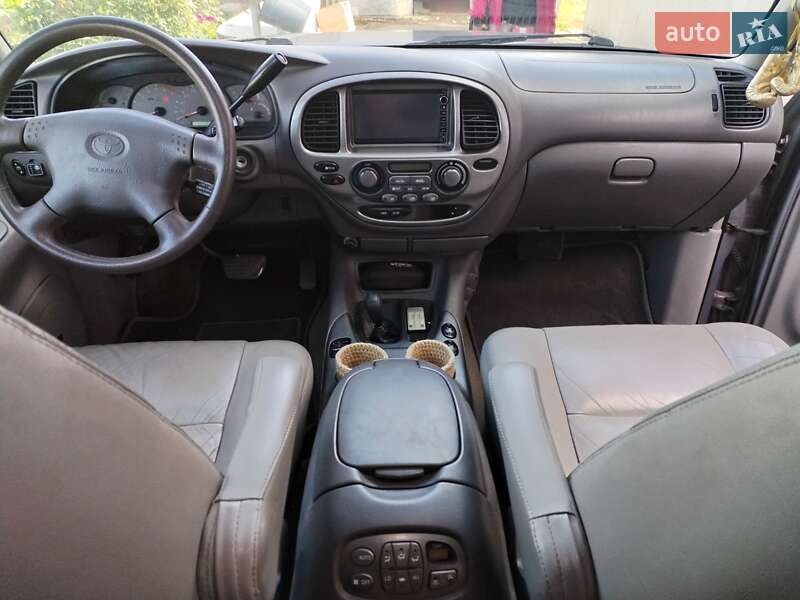 Позашляховик / Кросовер Toyota Sequoia 2002 в Одесі