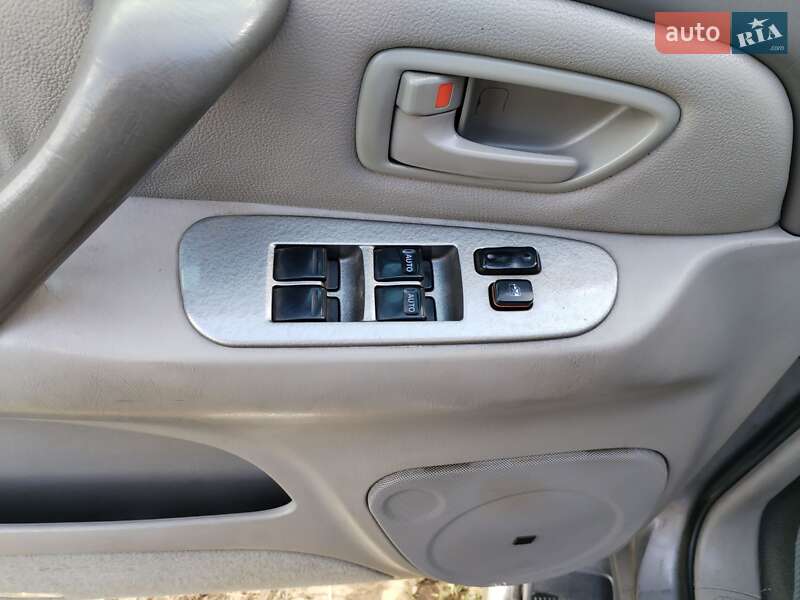 Позашляховик / Кросовер Toyota Sequoia 2002 в Одесі