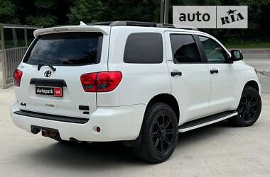 Внедорожник / Кроссовер Toyota Sequoia 2016 в Киеве