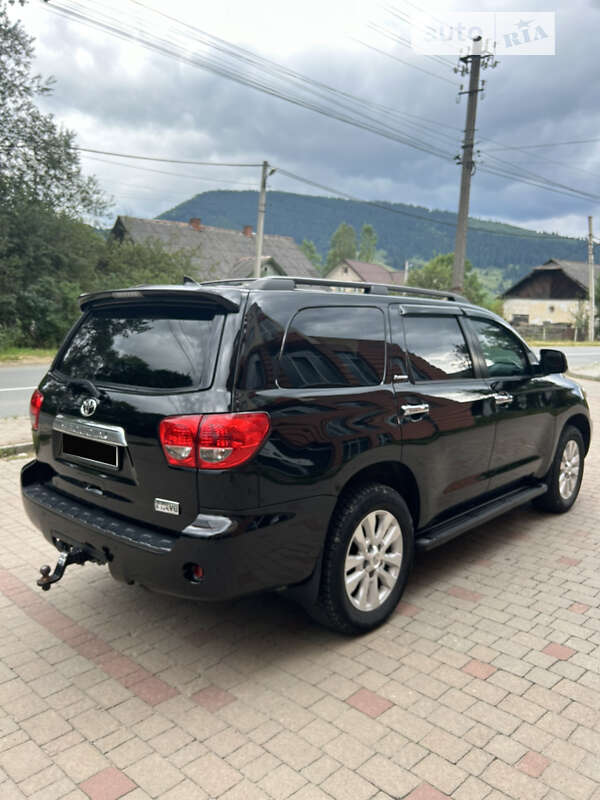 Позашляховик / Кросовер Toyota Sequoia 2013 в Верховині