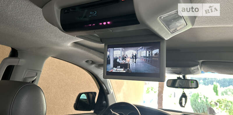 Позашляховик / Кросовер Toyota Sequoia 2013 в Верховині