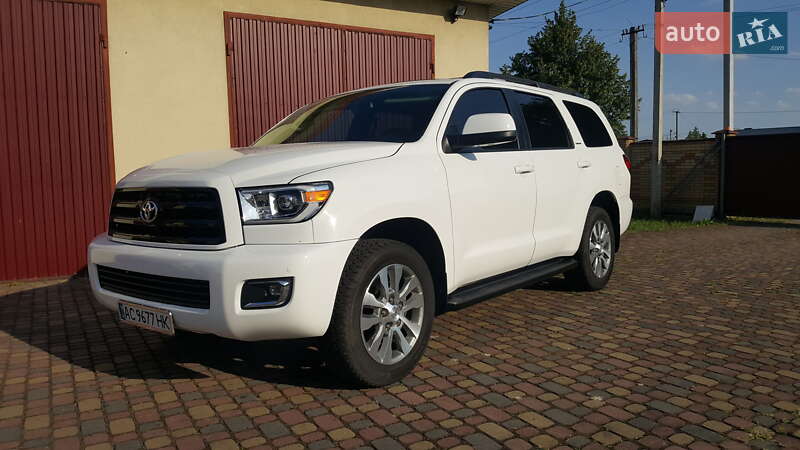 Внедорожник / Кроссовер Toyota Sequoia 2017 в Владимире