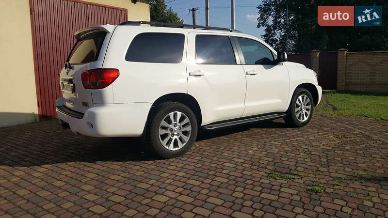Внедорожник / Кроссовер Toyota Sequoia 2017 в Владимире