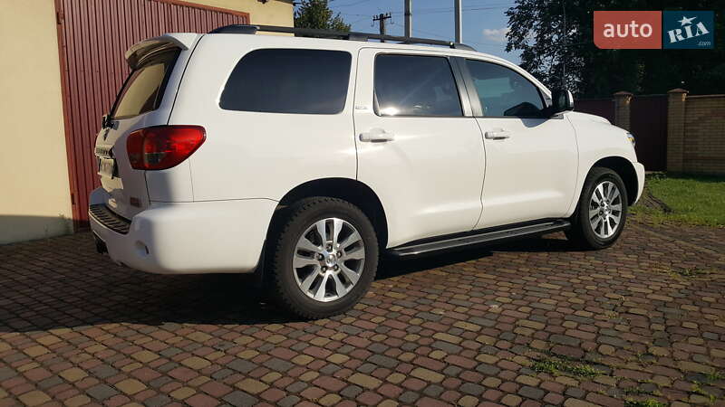 Внедорожник / Кроссовер Toyota Sequoia 2017 в Владимире