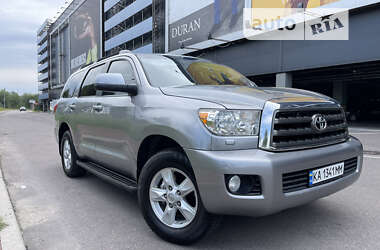 Внедорожник / Кроссовер Toyota Sequoia 2016 в Киеве