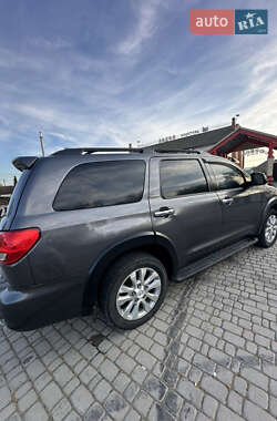 Внедорожник / Кроссовер Toyota Sequoia 2012 в 