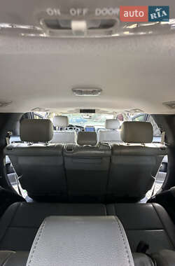 Внедорожник / Кроссовер Toyota Sequoia 2012 в 