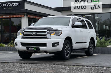 Внедорожник / Кроссовер Toyota Sequoia 2016 в Ужгороде