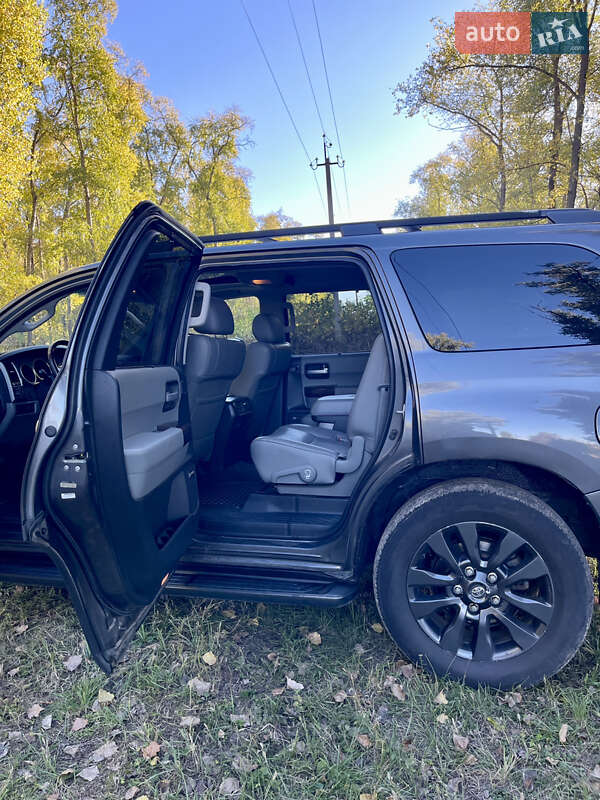 Внедорожник / Кроссовер Toyota Sequoia 2012 в Прилуках