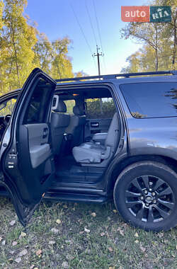 Внедорожник / Кроссовер Toyota Sequoia 2012 в 