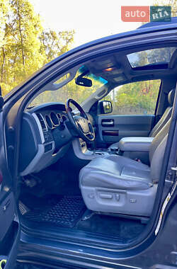 Внедорожник / Кроссовер Toyota Sequoia 2012 в 