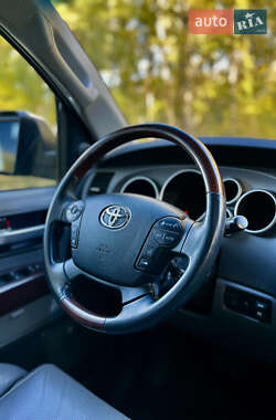 Внедорожник / Кроссовер Toyota Sequoia 2012 в 