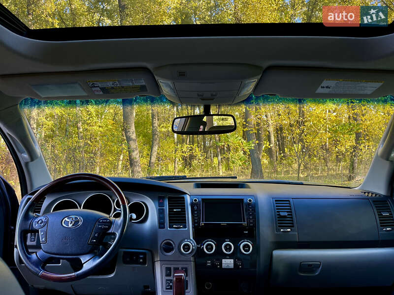 Внедорожник / Кроссовер Toyota Sequoia 2012 в Прилуках
