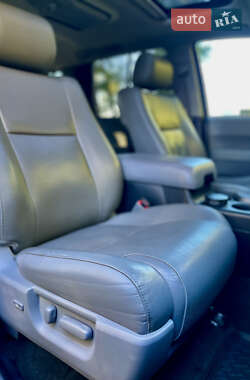 Внедорожник / Кроссовер Toyota Sequoia 2012 в 