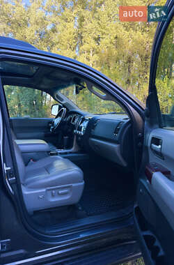 Внедорожник / Кроссовер Toyota Sequoia 2012 в 