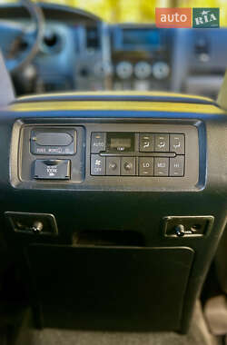 Внедорожник / Кроссовер Toyota Sequoia 2012 в 