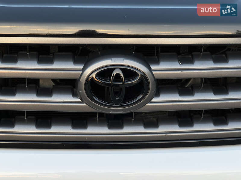 Позашляховик / Кросовер Toyota Sequoia 2017 в Рівному