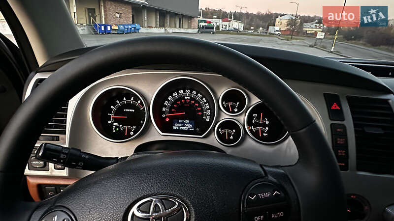 Внедорожник / Кроссовер Toyota Sequoia 2008 в Львове