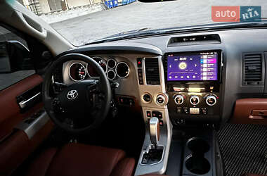Внедорожник / Кроссовер Toyota Sequoia 2008 в 