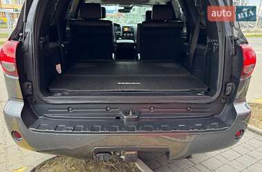 Внедорожник / Кроссовер Toyota Sequoia 2018 в 