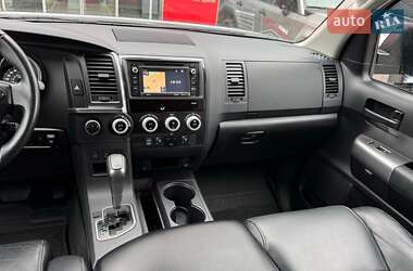 Внедорожник / Кроссовер Toyota Sequoia 2018 в 