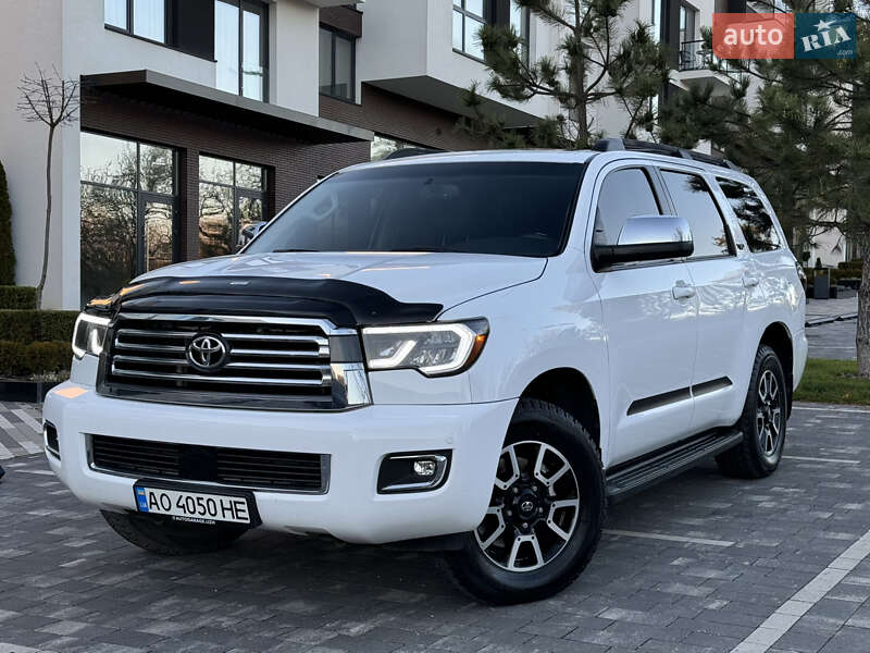 Позашляховик / Кросовер Toyota Sequoia 2016 в Ужгороді